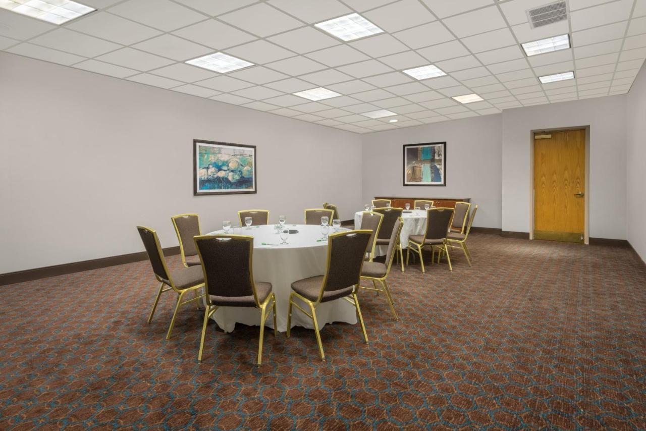 Envision Hotel & Conference Center Mansfield-Foxboro Екстериор снимка